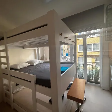 Chic Arty & Cosy 300m From Апартаменти *