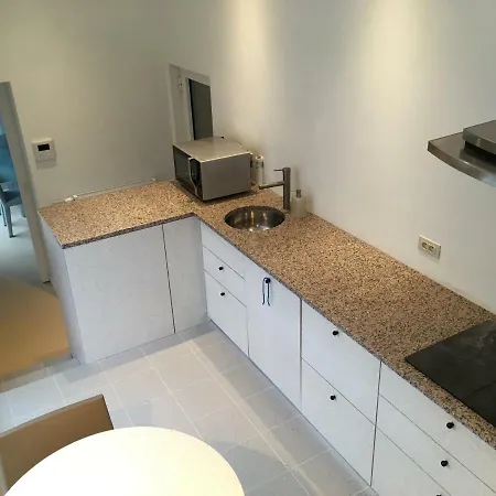 Chic Arty & Cosy 300m From Апартаменти