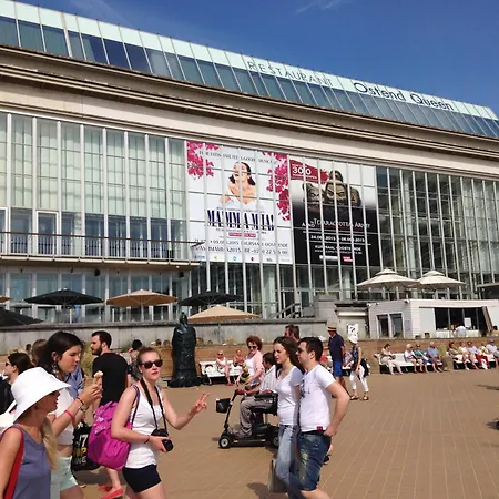 Chic Arty & Cosy 300m From Апартаменти